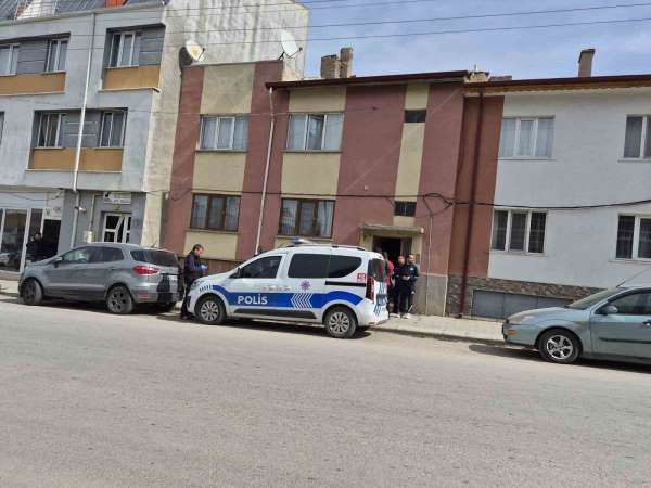 Eskişehir'de 52 yaşındaki adam merdivenin altında ölü bulundu