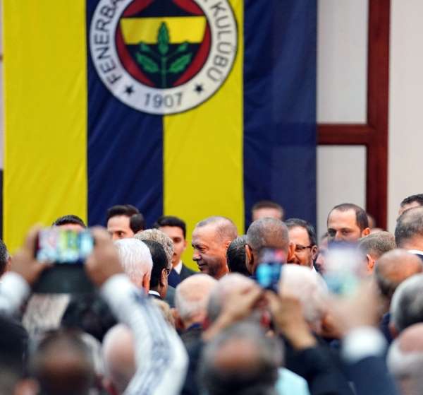 Cumhurbaşkanı Erdoğan, Fenerbahçe Divan Kurulu'na geldi 