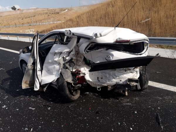 İzmir'de feci kaza: 3 yaralı 