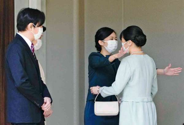 Aşkı kraliyete tercih eden Japonya Prensesi Mako dünya evine girdi