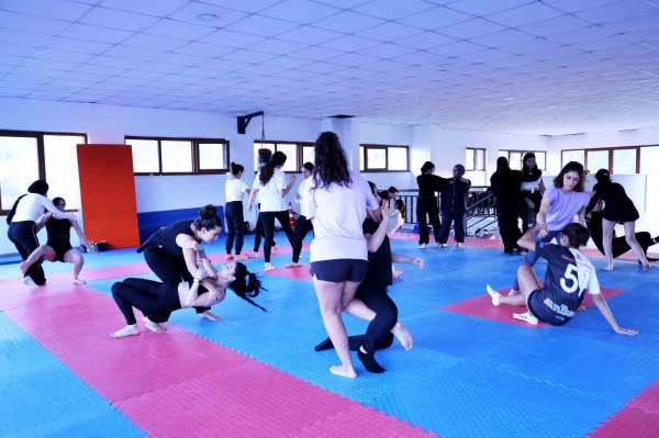 Muğlalı kadınlar şiddete karşı savunma eğitimi alıyor