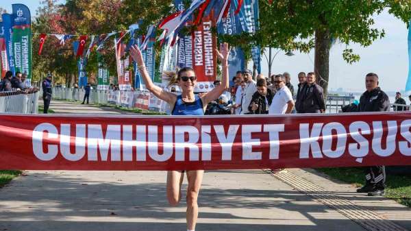 16 ülkeden sporcu Kocaeli'de Cumhuriyet için koştu