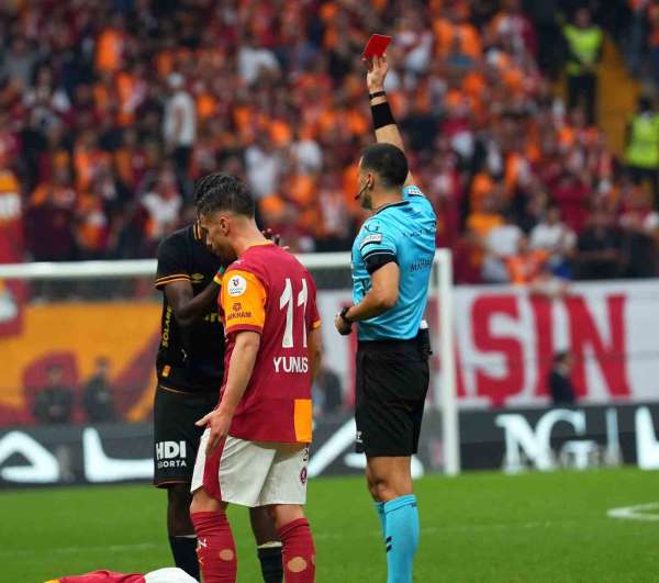 Göztepe'de Malcom Bokele kırmızı kart gördü