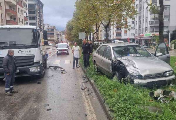 Samsun'da otomobil çöp kamyonuna çarptı: 1 yaralı