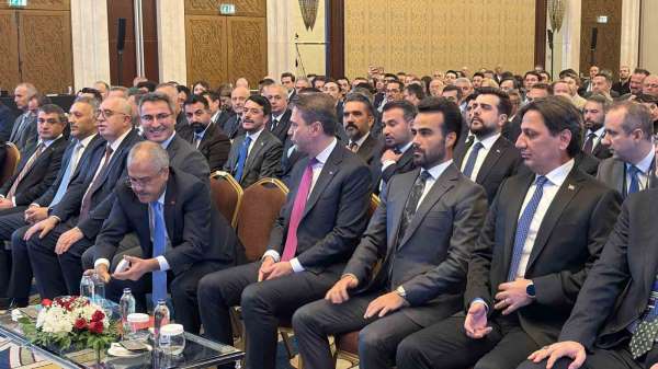Bakan Bayraktar: 'Milli Enerji 2040 kapsamında elektrik iletim ve dağıtım altyapımızda yaklaşık 100 milyar dol