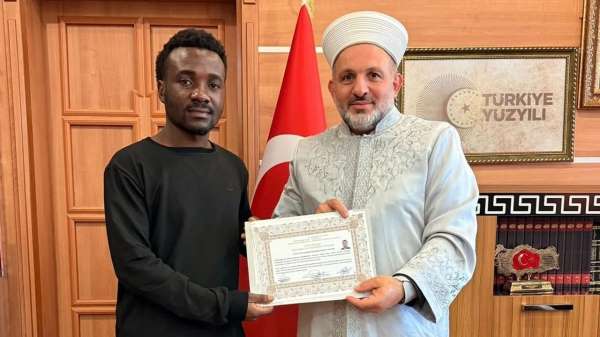 Bolu'da Kongolu üniversite öğrencisi Müslüman oldu, Osman ismini aldı