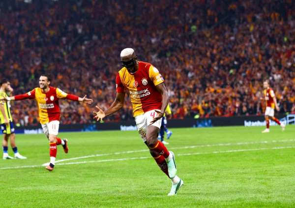 Victor Osimhen ligdeki gol sayısı 8'e çıkardı