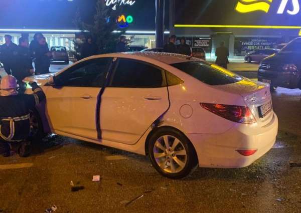 Amasya'da hafif ticari araç ile otomobil çarpıştı: 7 yaralı