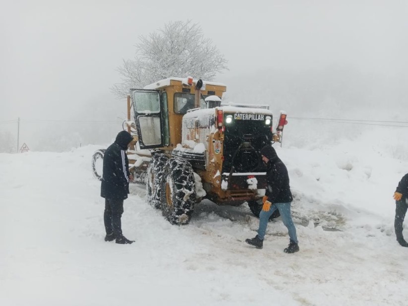 Samsun'da kırsalda kar kalınlığı 1 metreye yaklaştı