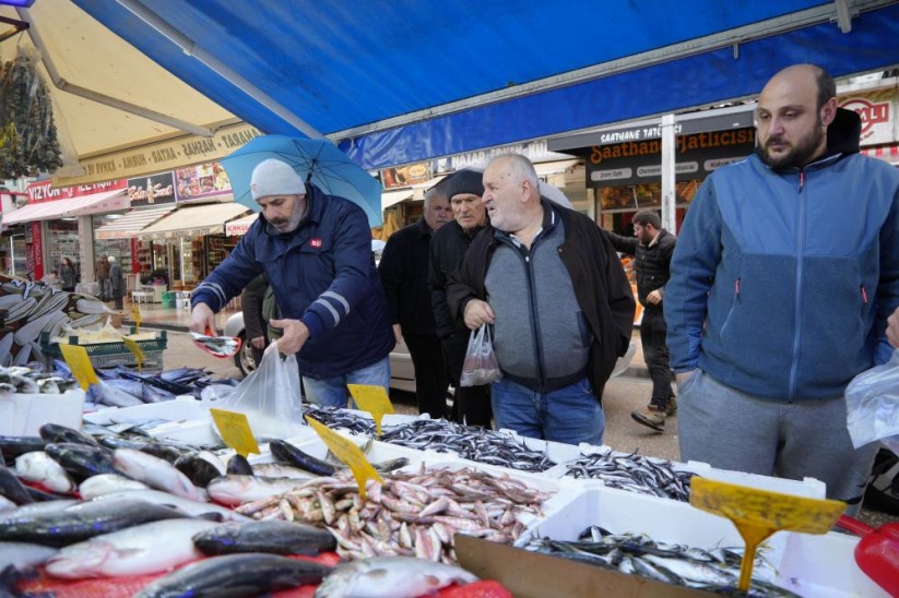 Samsun'da hamsinin kulağına kar suyu kaçtı