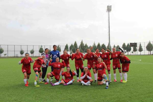 Ağrı Aile ve Sosyal Politikalar, Kahramanmaraş'ı 4-0 mağlup ederek zirvede kaldı