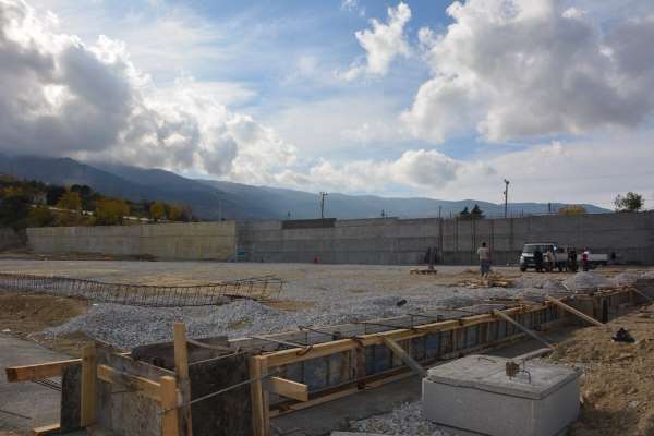 Başkan Kumral devam eden sosyal tesis ve spor sahası projelerini yerinde inceledi