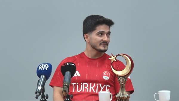 Dünya şampiyonu Muhammed Furkan Özbek'ten öğrencilere ilham veren buluşma