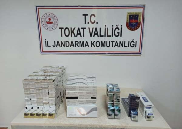 Otobüsten yüzlerce paket kaçak sigara çıktı 