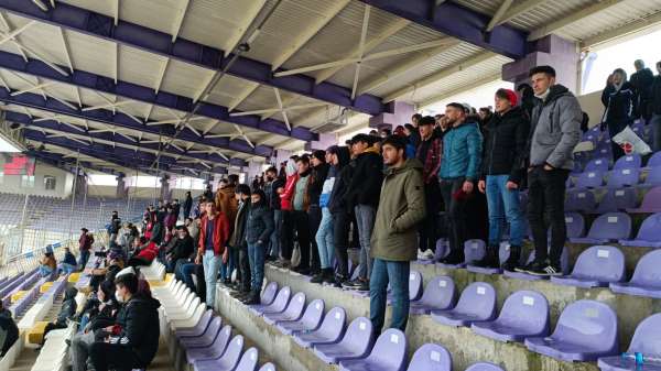 Şuhutlu öğrencilerden Afyonspor'a pankartlı destek