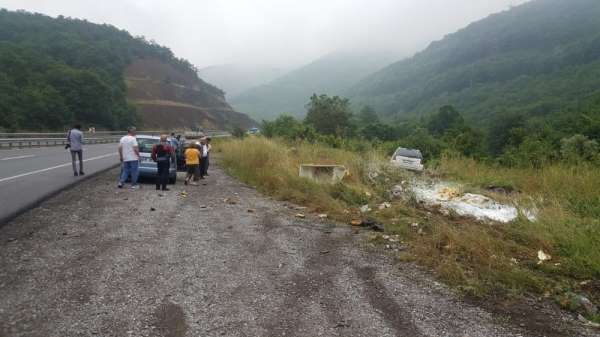 Bayram tatili için memleketlerine giden aile kaza yaptı: 3 yaralı 