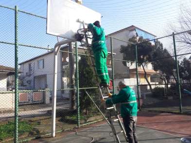 İzmit'in parklarında eksikler gideriliyor 