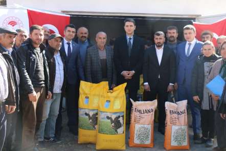 Ortaköy'de üreticilere yem bitkisi tohumu dağıtıldı 