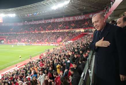 Cumhurbaşkanı Erdoğan'dan Eskişehirspor'a reklam panosu jesti 