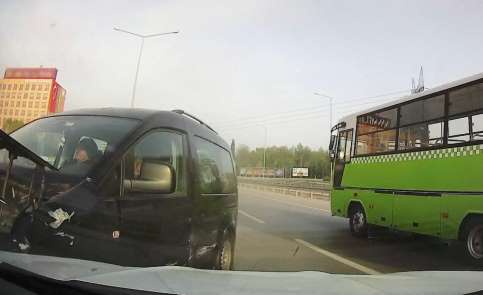 Kocaeli'deki zincirleme trafik kazası kameraya yansıdı 