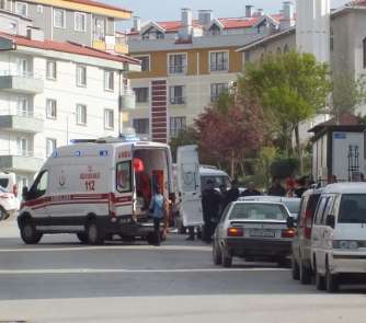 Sinop'ta 5 yaşındaki çocuk asansöre sıkıştı 