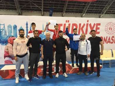 Van'ın demir yumruklu boksörü mersinden Türkiye şampiyonluğu ile döndü