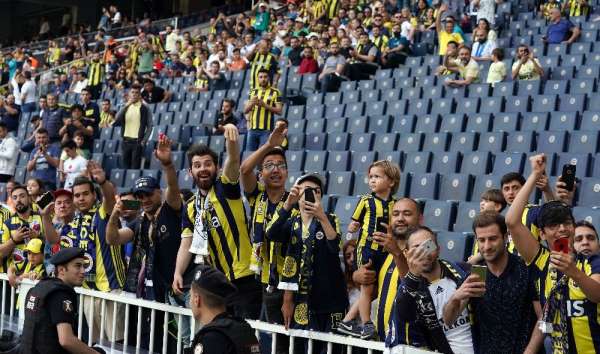 Kadıköy'de tribünler boş kaldı 