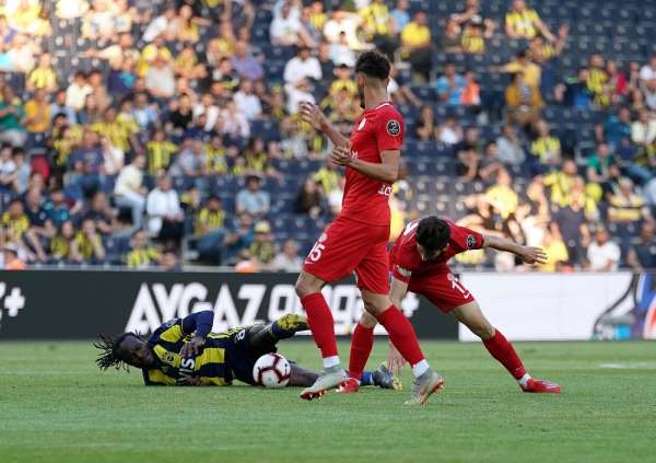 Spor Toto Süper Lig: Fenerbahçe: 1 - Antalyaspor: 1 (İlk yarı) 