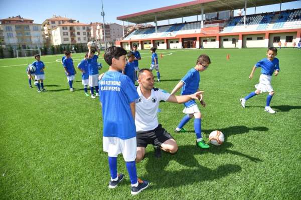 Futbol okuluna kayıtlar devam ediyor 