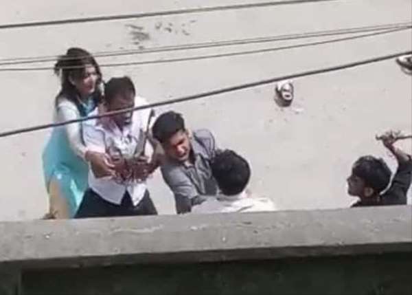 Karısının eski sevgilisi tarafından sokak ortasında öldürüldü 