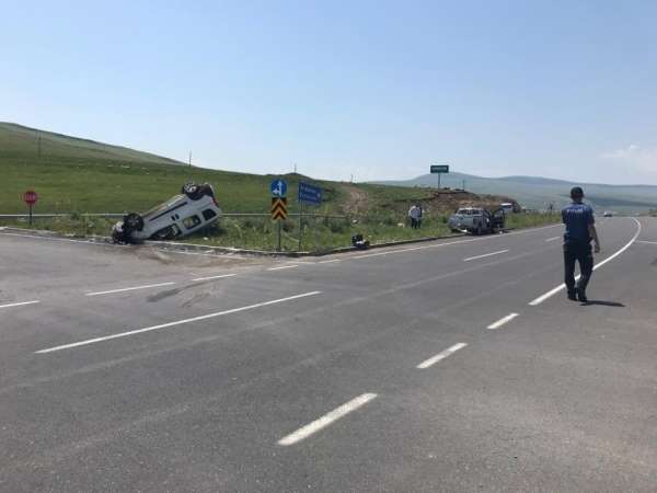 Ardahan'da trafik kazası: 1 ölü, 4 yaralı 
