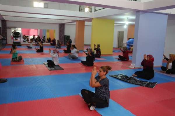 Erdemli Belediyesi Kadın Spor Merkezi eğitime başladı 