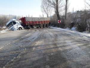 Tokat'ta buzlanma kazalara neden oldu