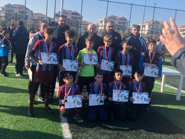 Turnuvanın Şampiyonu Oltu Trabzonspor Futbol Okulu 
