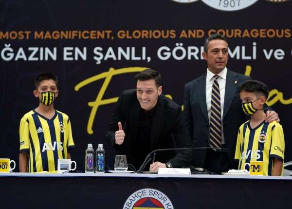 Mesut Özil, Fenerbahçe'ye resmi imzayı attı! 