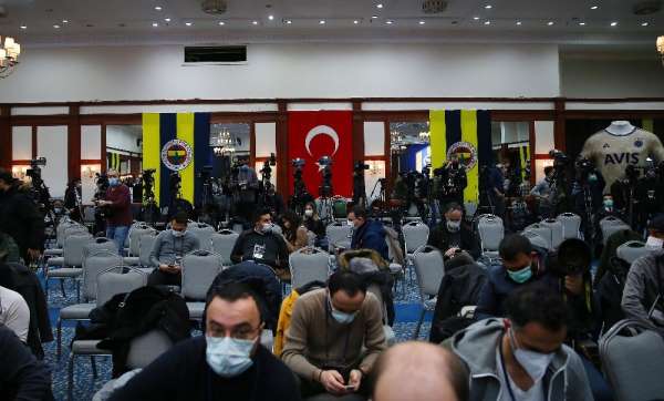 Mesut Özil'in imza törenine rekor katılım 