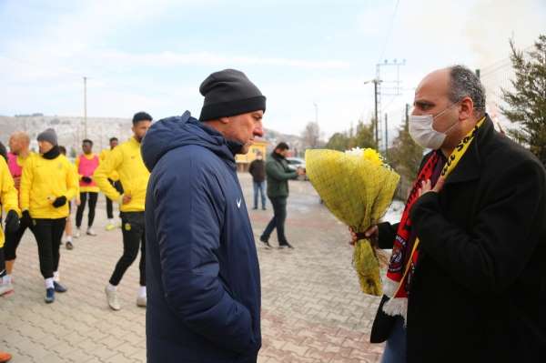 Yeni Malatyaspor taraftarından takıma destek, yönetime tepki 