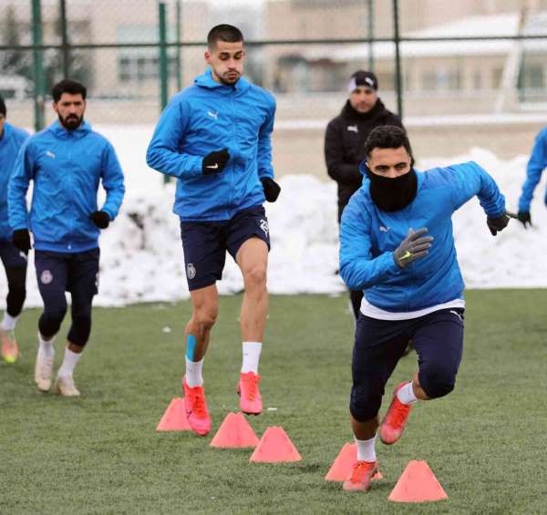 Afyonspor olumsuz hava şartlarına rağmen hazırlıklarını sürdürüyor