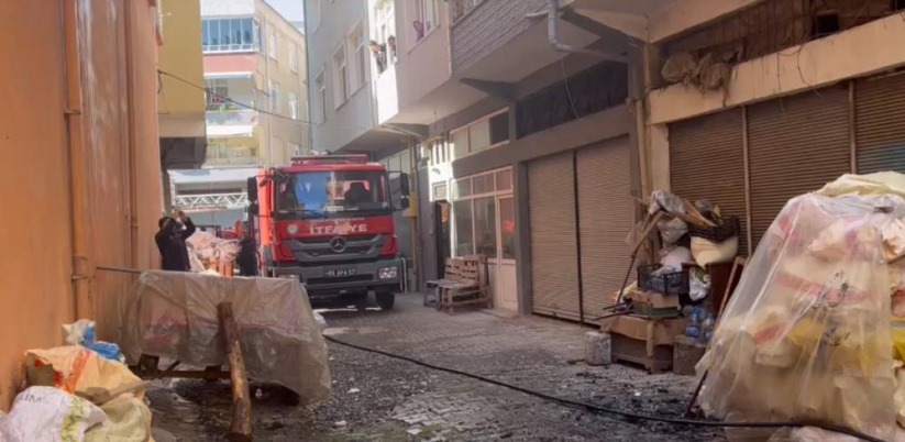 Samsun'da ev yangını: 2 çocuk dumandan etkilendi