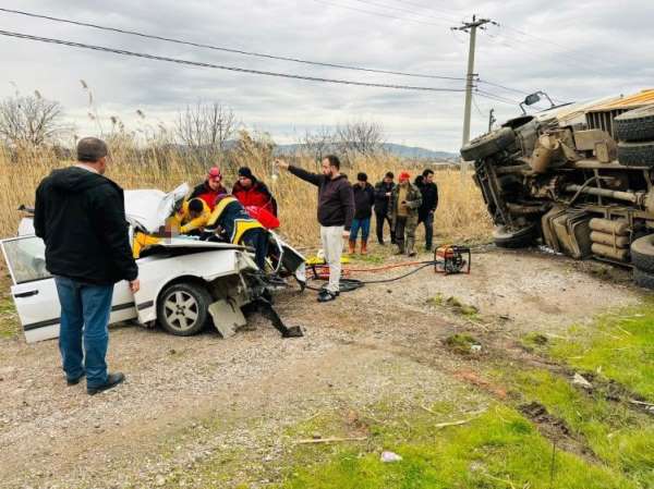 Gönen'de üç aracın karıştığı kazada 1 kişi öldü