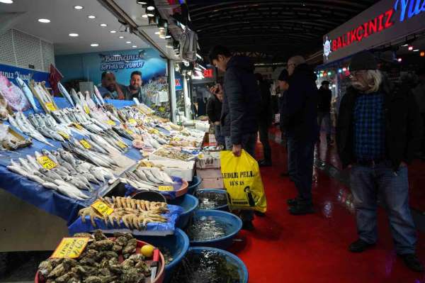 İstanbul'da beklenen kar yağışıyla birlikte balık fiyatlarının düşmesi bekleniyor