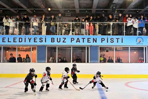 Akdeniz'in ilk ve tek doğal buz pisti yeniden açıldı
