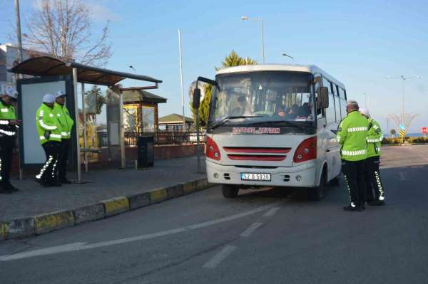 Ordu'da ayakta yolcu taşıyan dolmuş sürücüleri denetlendi