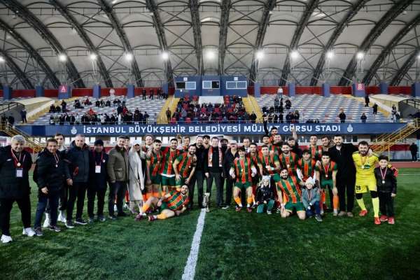 Silivri Belediye Başkanı Balcıoğlu, Selimpaşaspor'un şampiyonluk coşkusuna ortak oldu