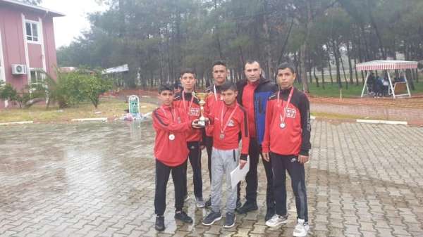 Vanlı atletler Osmaniye'den Türkiye ikinciliği ile döndüler 