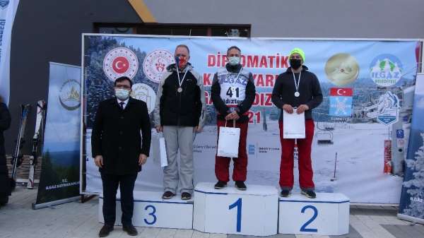 Diplomatik Kayak Yarışı'nda sporculara ödülleri verildi 