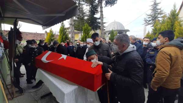 Futbol maçında kalp krizi geçiren uzman çavuş Amasya'da son yolculuğuna uğurlandı
