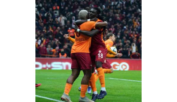 Ryan Babel bu sezon Süper Lig'deki ilk golünü attı