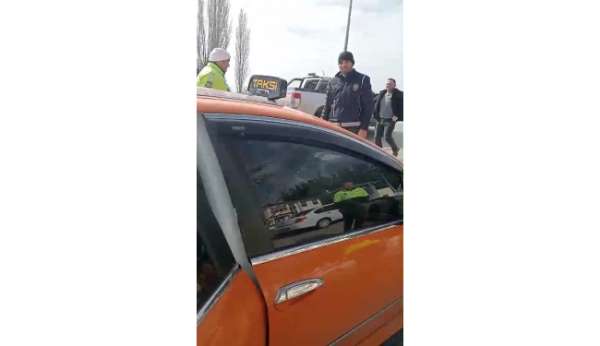 Amasya'da ticari taksi ve otomobilden 7 kaçak göçmen çıktı
