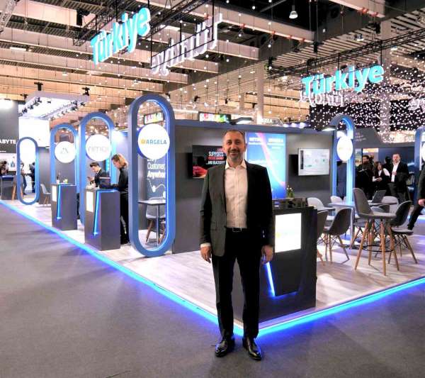 Türk Telekom CEO'su Önal, Mobil Dünya Kongresi'nde basın mensupları ile buluştu